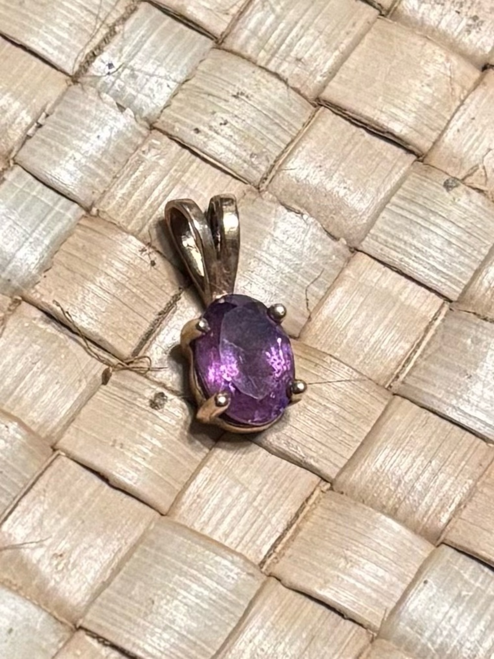 10k Gold Pendant with Purple Amethyst Gemstone - Elegant Women's Jewelry
